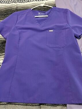 FIGS Purple Technical Collection Scrub Top & Jogger Bottoms
